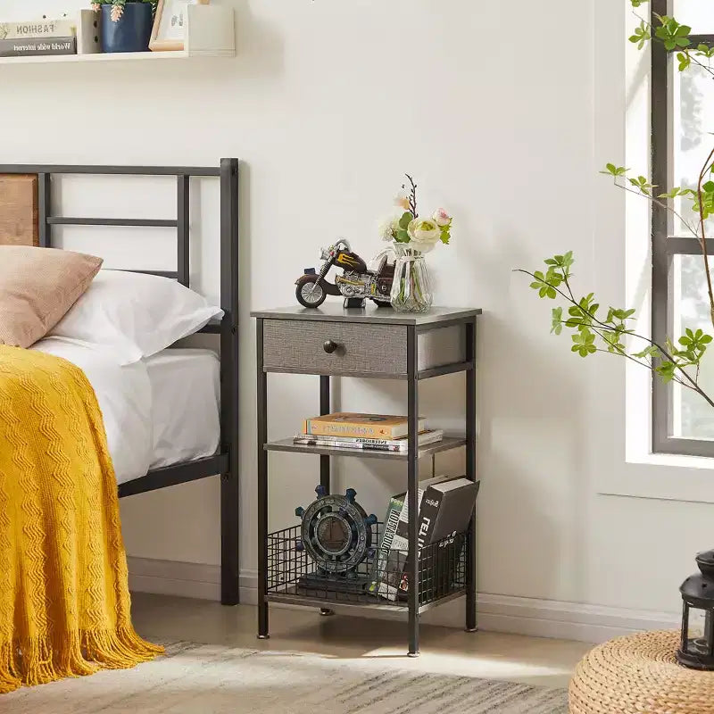 Table d'appoint haute, table de chevet de rangement avec panier métallique coulissant pour salon ou chambre à coucher, gris/marron