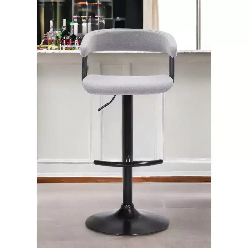 Chaise de bar pivotante en tissu gris clair et noir avec piètement en métal, réglable en hauteur
