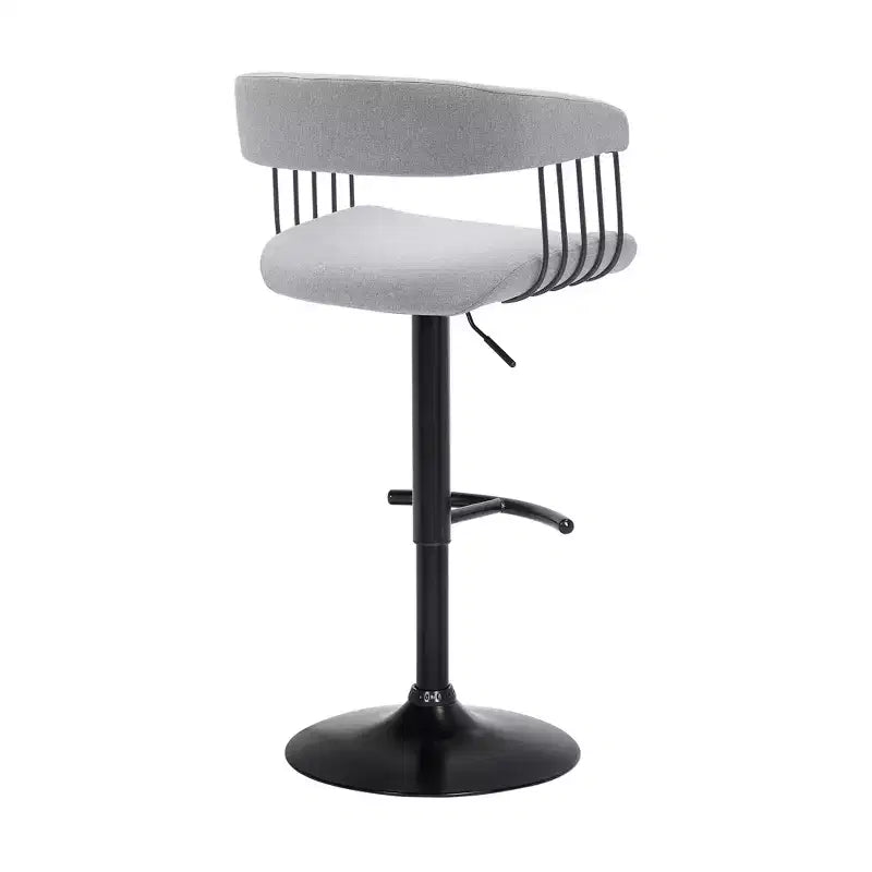 Chaise de bar pivotante en tissu gris clair et noir avec piètement en métal, réglable en hauteur