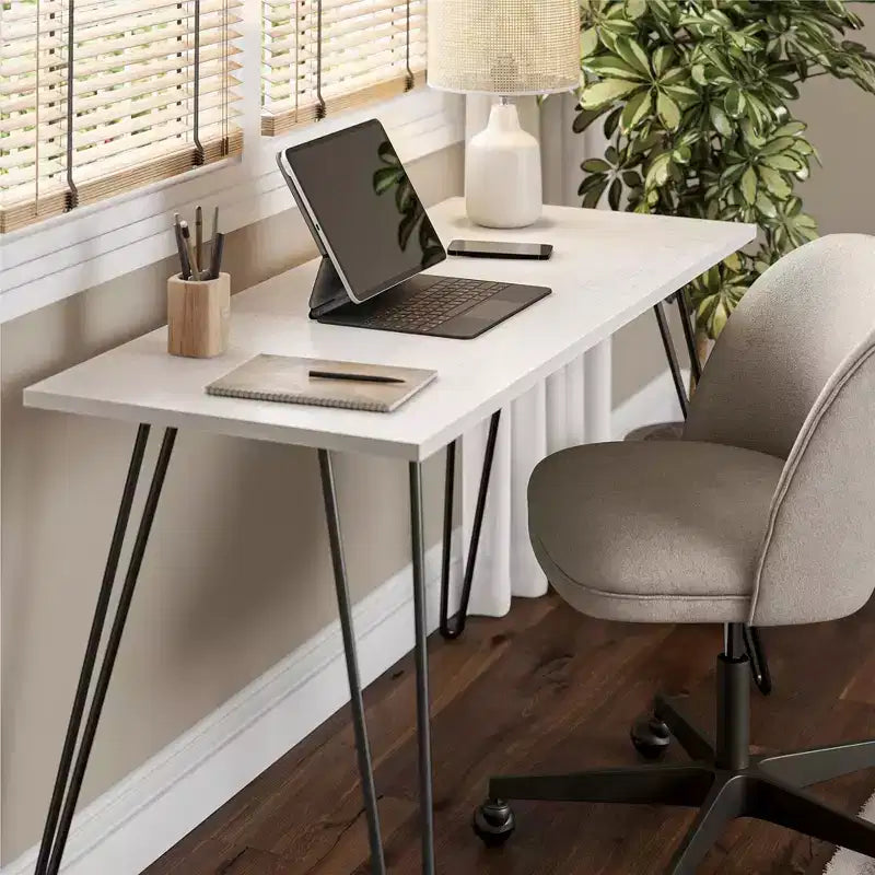 Bureau, Table d'étude moderne avec plateau en bois d'ingénierie durable, pieds en métal épingle, poste de travail compact pour petits espaces