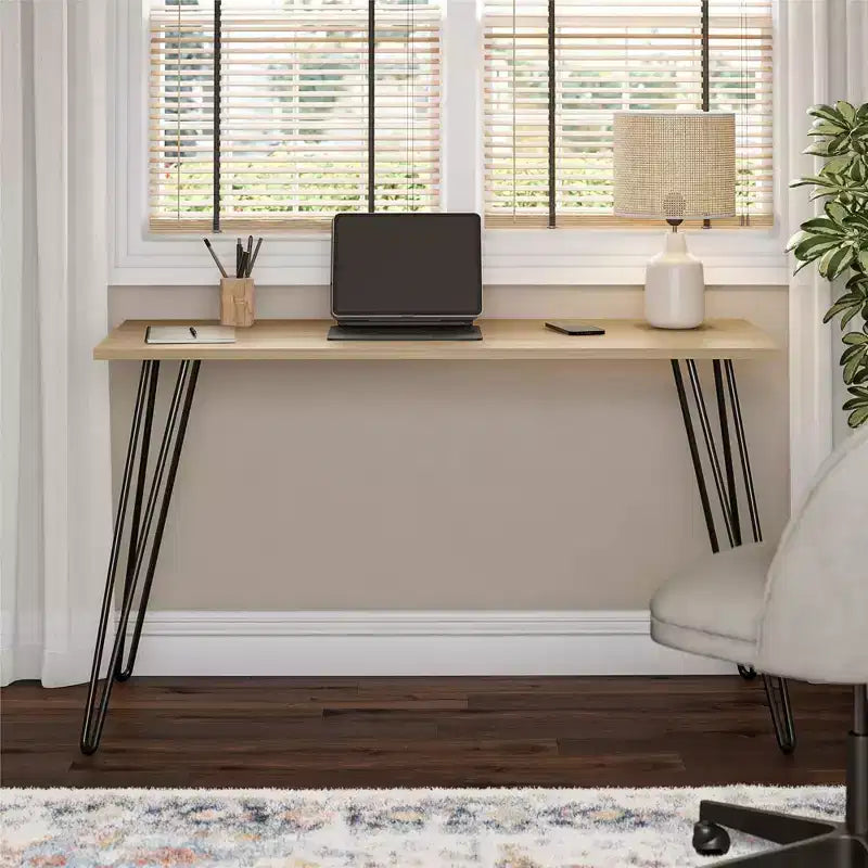 Bureau, Table d'étude moderne avec plateau en bois d'ingénierie durable, pieds en métal épingle, poste de travail compact pour petits espaces